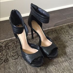 Gianni Bini black heels